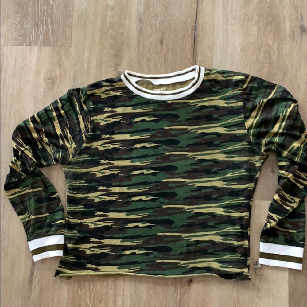 Cropped camo tshirt